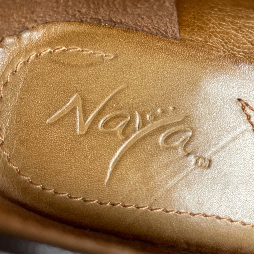 ANTHROPOLOGIE NAYA Daria Leather Rounded Toe Ruffled Button Stacked Wooden Heels - Picture 9 of 9
